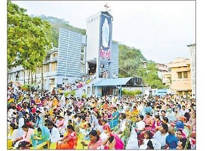 గుణదలలో ఘనంగా మట్టల ఆదివారం
