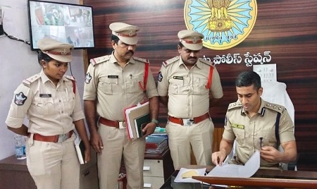 భవానీపురం, టూటౌన్ పోలీసుస్టేషన్లు ఆకస్మిక తనిఖీ చేసిన డీసీపీ శ్రీ విశాల్ గున్ని ఐపీఎస్ గారు