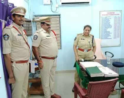 పోలీస్ స్టేషన్లను ఆకస్మిక తనిఖీ చేసిన రూరల్ డీసీపీ శ్రీమతి అజిత వేజెండ్ల ఐపీఎస్ గారు