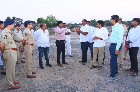 రాష్ట్ర ప్రభుత్వం తరుపున ఏర్పాటు చేయు ఇఫ్తార్ విందుకు అనువైన ప్రదేశాల పరిశీలనలో ముఖ్య అధికారులతో కలిసి పాల్గొన్న నగర పోలీస్ కమీషనర్ శ్రీ కాంతి రాణా టాటా ఐ.పి.ఎస్., గారు