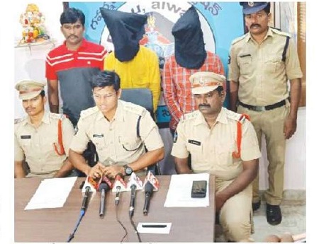 గంజాయి విక్రేతలపై ఉక్కుపాదం