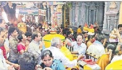 తిరుపతమ్మ దర్శనానికి పోటెత్తిన భక్తులు