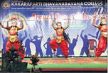 విద్యారంగ వికాసానికి ప్రభుత్వం కృషి
