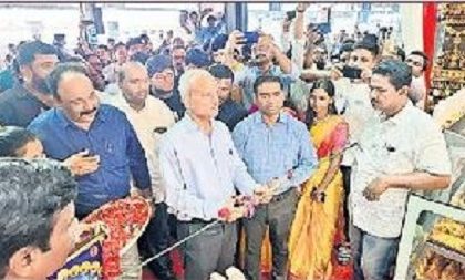 విజయవాడ  స్టేషన్ లో ఫుడ్ ప్లాజా ప్రారంభం