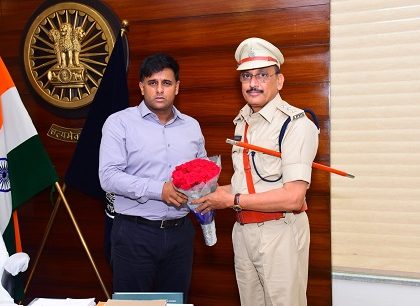 పోలీస్ కమీషనర్ శ్రీ కాంతి రాణా టాటా ఐపీఎస్ గారిని కలిసిన ఏసీపీ శ్రీ పి. భాస్కర రావు గారు