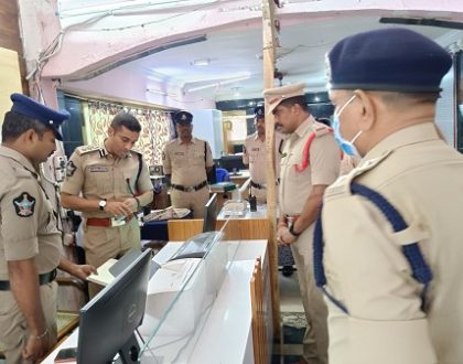 సత్యనారాయణపురం పోలీస్ స్టేషన్‌ను తనిఖీ చేసిన డీసీపీ శ్రీ విశాల్ గున్ని ఐపీఎస్ గారు