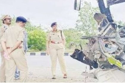 బస్సు ప్రమాద సంఘటన స్థలాన్ని డీసీపీ పరిశీలన