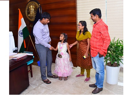 స్కేటింగ్‌లో ప్రతిభకు చిన్నారి తనూషను అభినందించిన సీపీ శ్రీ కాంతి రాణా టాటా ఐపీఎస్ గారు