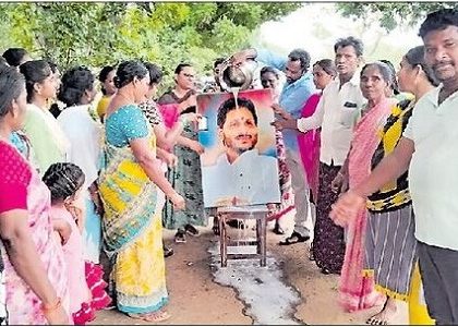 పట్టాల పండుగ నేడే..