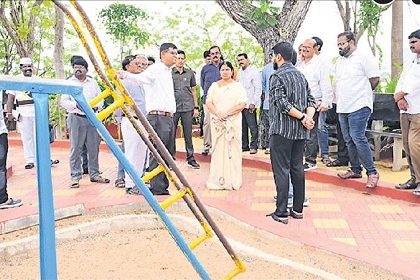 నగరంలో శరవేగంగా అభివృద్ధి పనులు