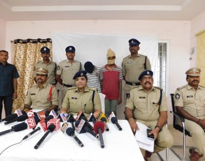 గంజాయి అక్రమ రవాణా చేస్తున్న ఇరువురు యువకుల అరెస్టు