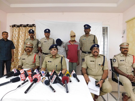 గంజాయి అక్రమ రవాణా చేస్తున్న ఇరువురు యువకుల అరెస్టు