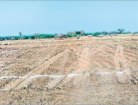 పేదల పట్టాభిషేకానికి సర్వం సిద్ధం