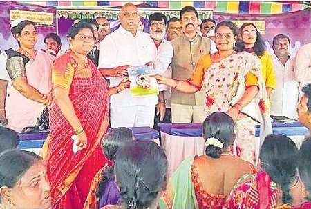 పేదల కళ్లల్లో ఆనందాల హరిఇల్లు