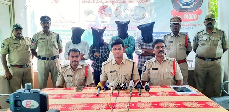 గంజాయి తరలిస్తున్న ఐదుగురి అరెస్ట్