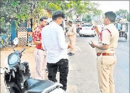 వాహన చోదకులు ట్రాఫిక్ నిబంధనలు పాటించాలి