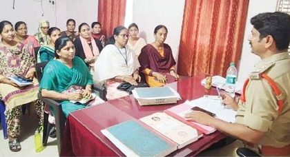 మహిళా పోలీసులకు చట్టాలపై అవగాహన