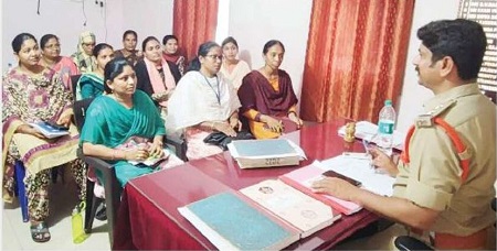 మహిళా పోలీసులకు చట్టాలపై అవగాహన