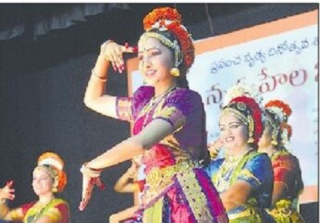 సమైక్యత చాటుతున్న భారతీయ నృత్యం