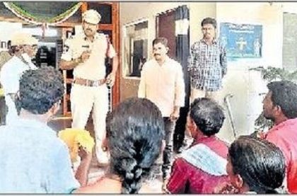 చిరు వ్యాపారులకు కౌన్సెలింగ్
