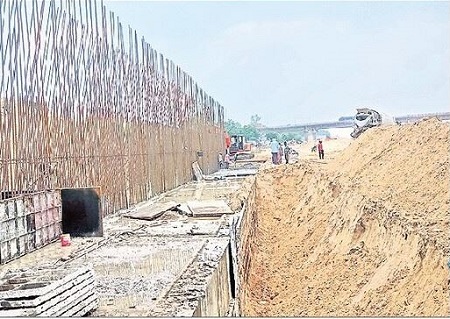 చకచకా రక్షణ గోడ మూడో దశ