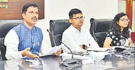 తప్పుల్లేని ఓటర్ల జాబితాకు సహకరించాలి