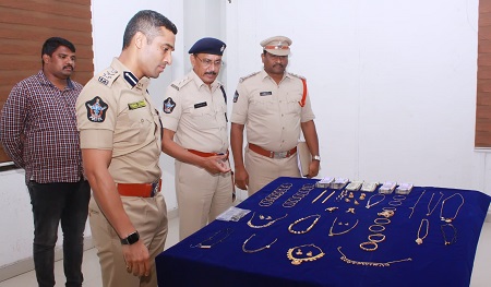 గుణదల పోలీస్ స్టేషన్ పరిదిలో జరిగిన ఇంటి దొంగతనం కేసులో దొంగ అరెస్ట్