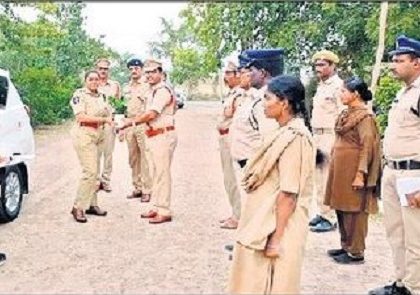 పోలీస్ స్టేషన్లను ఆకస్మిక తనిఖీ చేసిన డీసీపీ