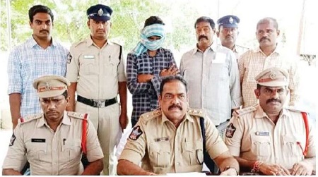 అంతరాష్ట్ర బైక్ దొంగ అరెస్టు
