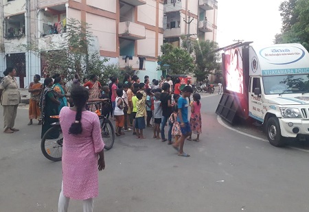 చేరువ వాహనం ద్వారా ప్రజలకు అవగాహన