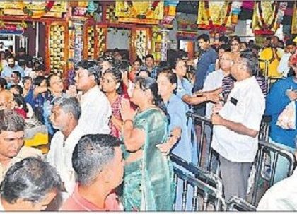 ఆర్జిత సేవలకు పోటెత్తిన ఉభయదాతలు