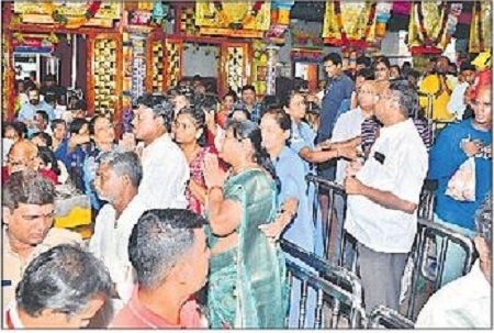 ఆర్జిత సేవలకు పోటెత్తిన ఉభయదాతలు