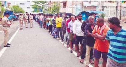 వాంబేకాలనీలో పోలీసుల తనిఖీలు