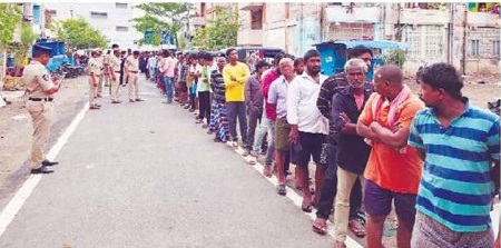 వాంబేకాలనీలో పోలీసుల తనిఖీలు