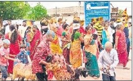 తిరుపతమ్మ దర్శనానికి పోటెత్తిన భక్తులు