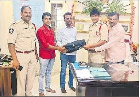 పోయిన బ్యాగ్ దొరికింది