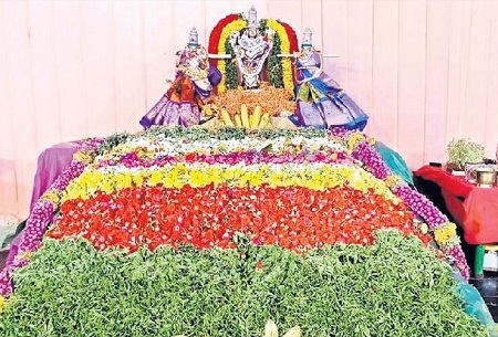 కనుల పండువగా శ్రీవారికి పుష్పయాగం
