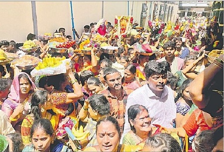 మహా ఉత్సవంగా.. ఆషాఢ సారె