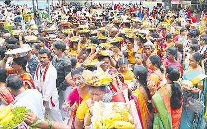 దుర్గమ్మ దర్శనానికి పోటెత్తిన భక్తజనం