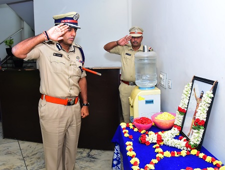 శ్రీ అల్లూరి సీతారామరాజు గారి జయంతి సందర్భంగా ఘన నివాళి అర్పించిన పోలీస్ కమీషనర్ శ్రీ కాంతి రాణా టాటా ఐపిఎస్ గారు