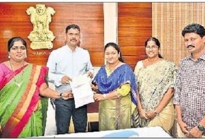 సైనిక సంక్షేమ నిధికి 'ఉపాధి' ఉద్యోగుల విరాళం