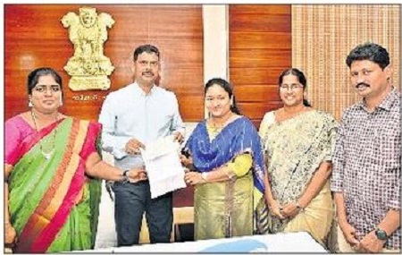 సైనిక సంక్షేమ నిధికి 'ఉపాధి' ఉద్యోగుల విరాళం