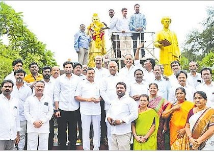 నవయుగ కవి జాషువా చిరస్మరణీయుడు