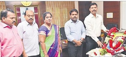 అల్లూరి ధైర్యాన్ని ఆదర్శంగా తీసుకోవాలి