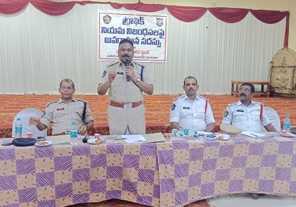 కళాశాలలు, స్కూళ్ళ ప్రిన్సిపాల్స్, డ్రైవర్లతో సమావేశం నిర్వహించిన ఎన్‌టిఆర్ జిల్లా ట్రాఫిక్ పోలీస్ వారు