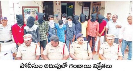 గంజాయి తరలిస్తున్న యువకులు అరెస్టు