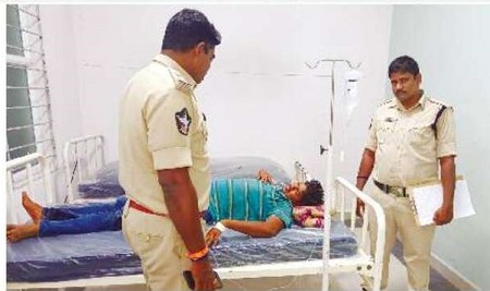 పోలీసు సేవలకు సెల్యూట్ - ప్రాణాపాయంలో ఉన్న వ్యక్తికి ఆపన్నహస్తం