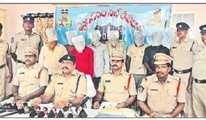 పది మంది గంజాయి విక్రయదారుల అరెస్టు