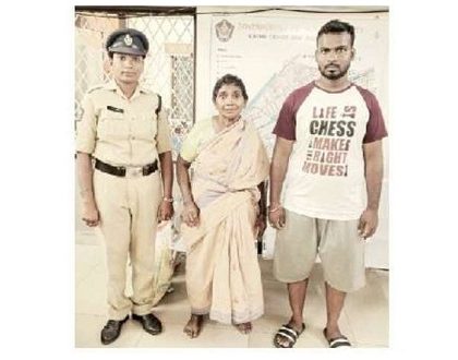 కుటుంబ సభ్యులకు వృద్ధురాలు అప్పగింత