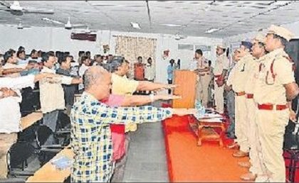స్కూల్ బస్ లు నియమిత వేగంతో నడపాలి
